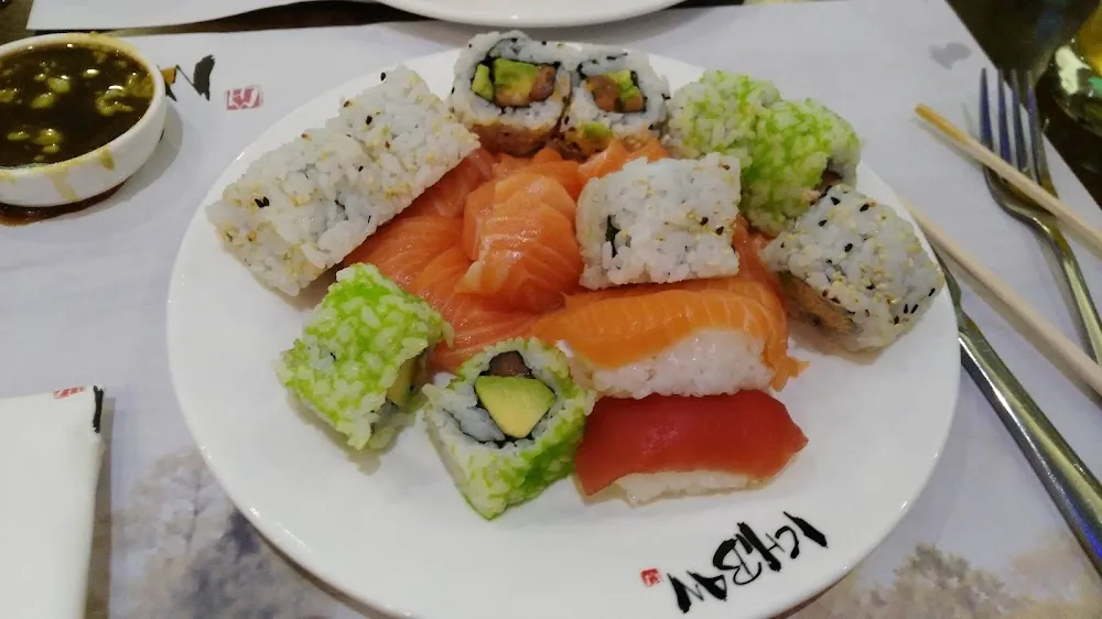 Sushis Et Calis Mixtes Sashimi Saumon